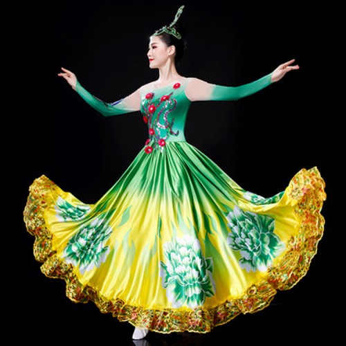 Women's flamenco dresses modern dance dancers petals flowers green opening dance bull dance dresses costumes